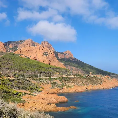Vue Exceptionnelle Sur La Et Le Cap Estérel *