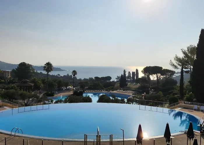 Vue Exceptionnelle Sur La Et Le Cap Esterel Сен-Рафаель